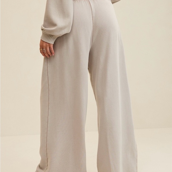 Aerie Street Trouser in Stone Harbor - Picture 3 of 14